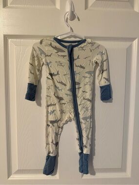 Angel Dear Baby Shark-Print One-Piece Romper in Cream and Blue